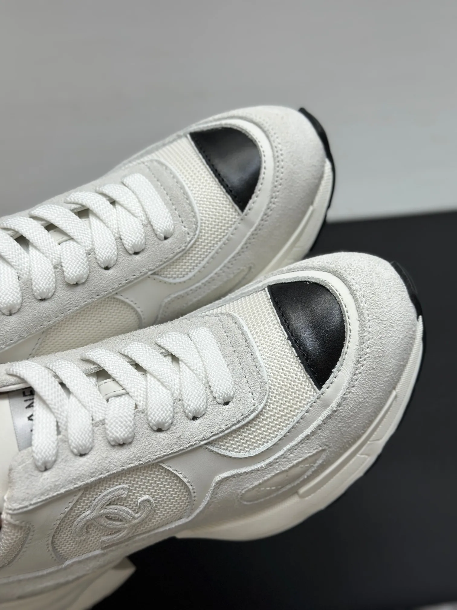 Men's shoes 💰620💰Women's 🚺 Chanel Panda shoes! 2025 counter top casual sports shoes This classic design; the upper is in the style of electric embroidery with various techniques; the outsole is fashionable and sporty; the unusual inclusion of a variety of color matching elements... The diversified mix and match is very good-looking and versatile, and can be used for leisure, fashion, sports, and outdoor... ꫛꫀꪝ Go➫ Materials: ❶Upper made of: original imported first-layer silk cowhide + original waterproof cloth + original first-layer cowhide ❷Inner use: Original Yangli+wang ❸ Outsole based on: Original TPU combination outsole Special counter boutique packaging complete set for women 35–41
